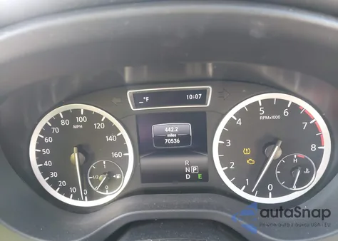 2017 Infiniti Qx30 Premium z USA, uszkodzony, nr VIN SJKCH5CRXHA035080